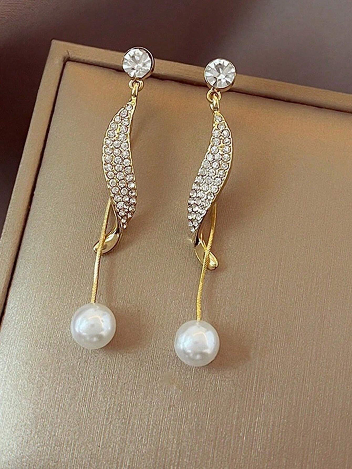 2296 Pearl & Rhinestone Tasseled Long Earring