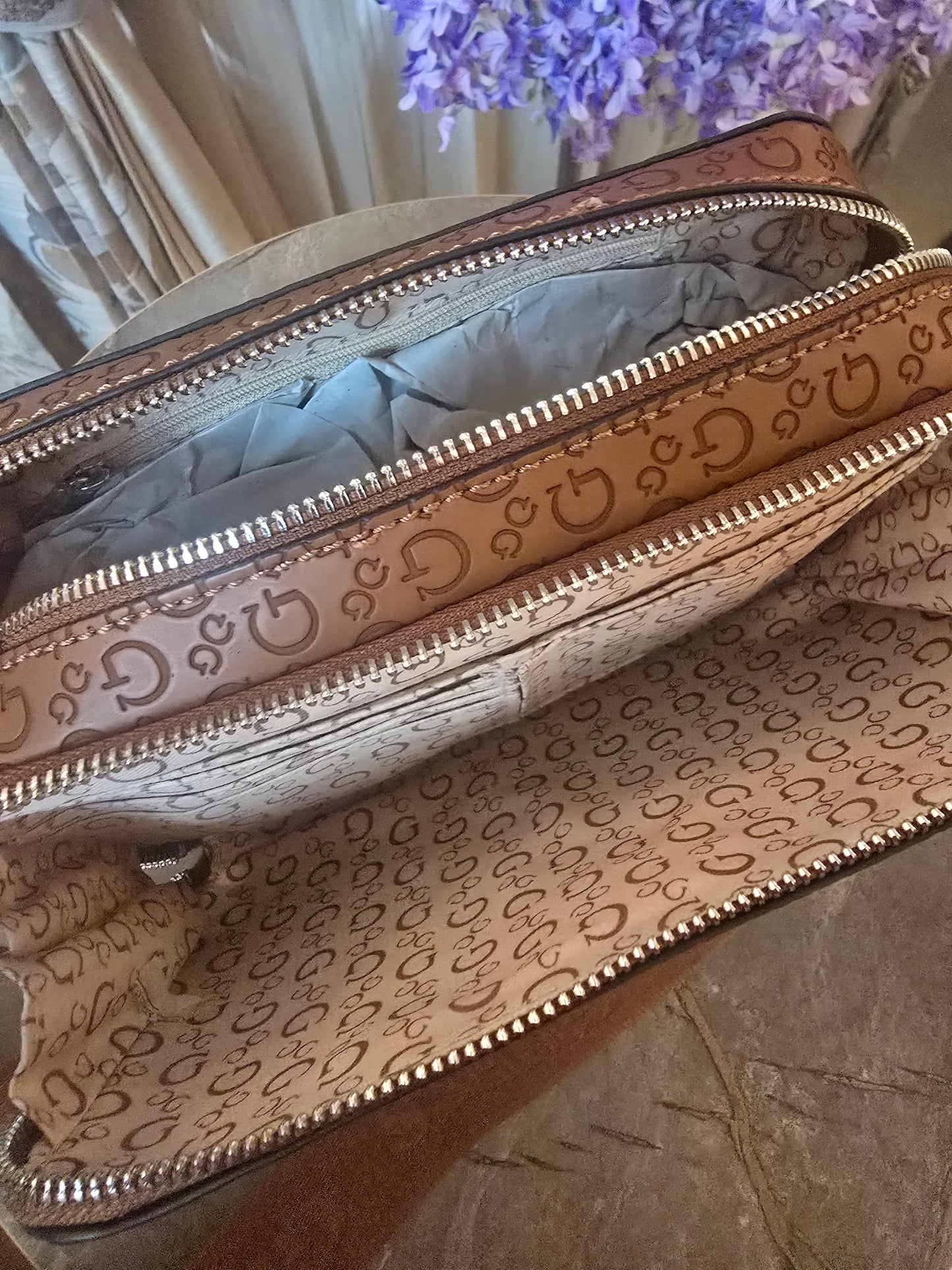 GUESS Crossbody