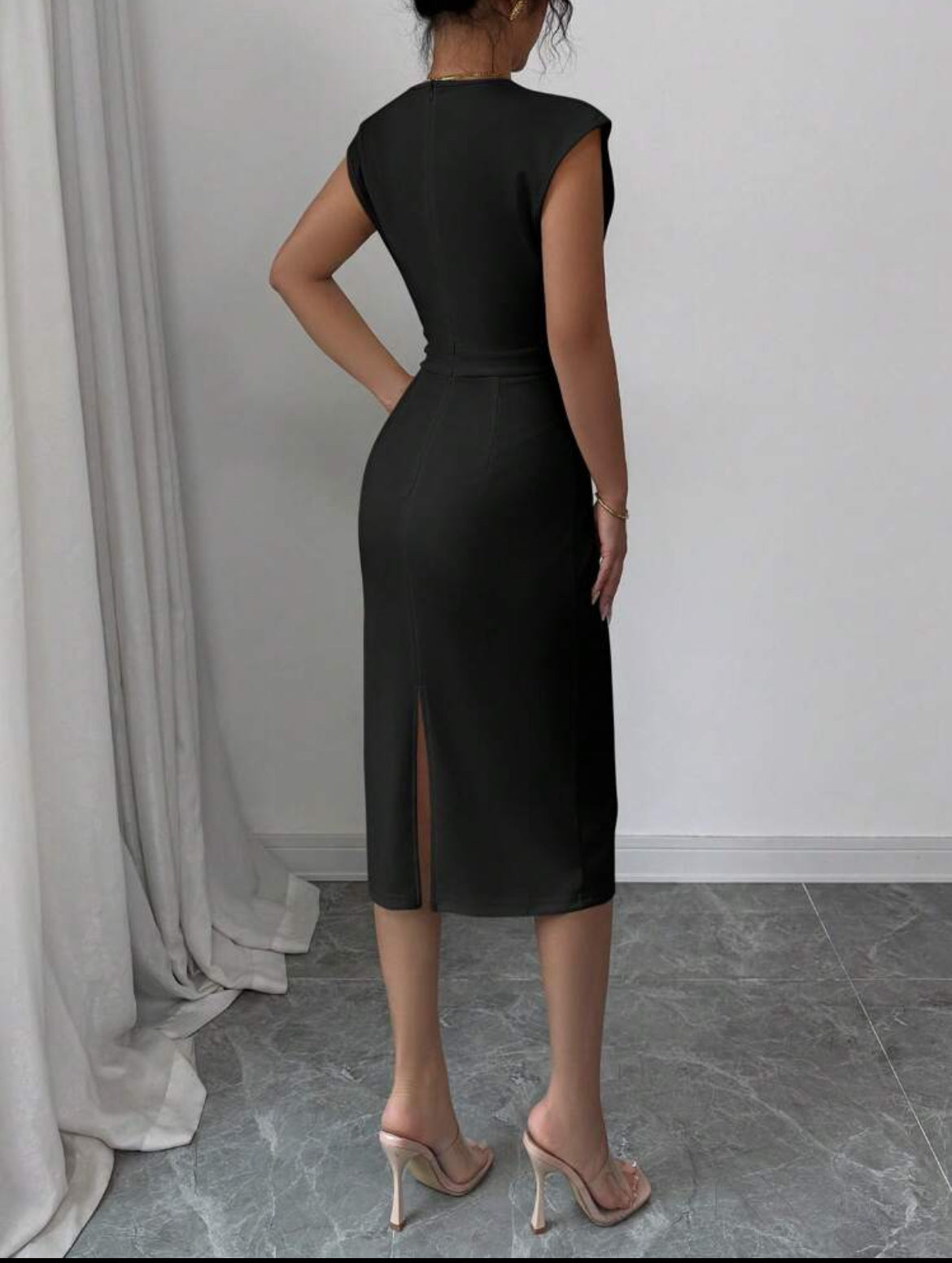 1372 Sleeveless V-Neck Dress