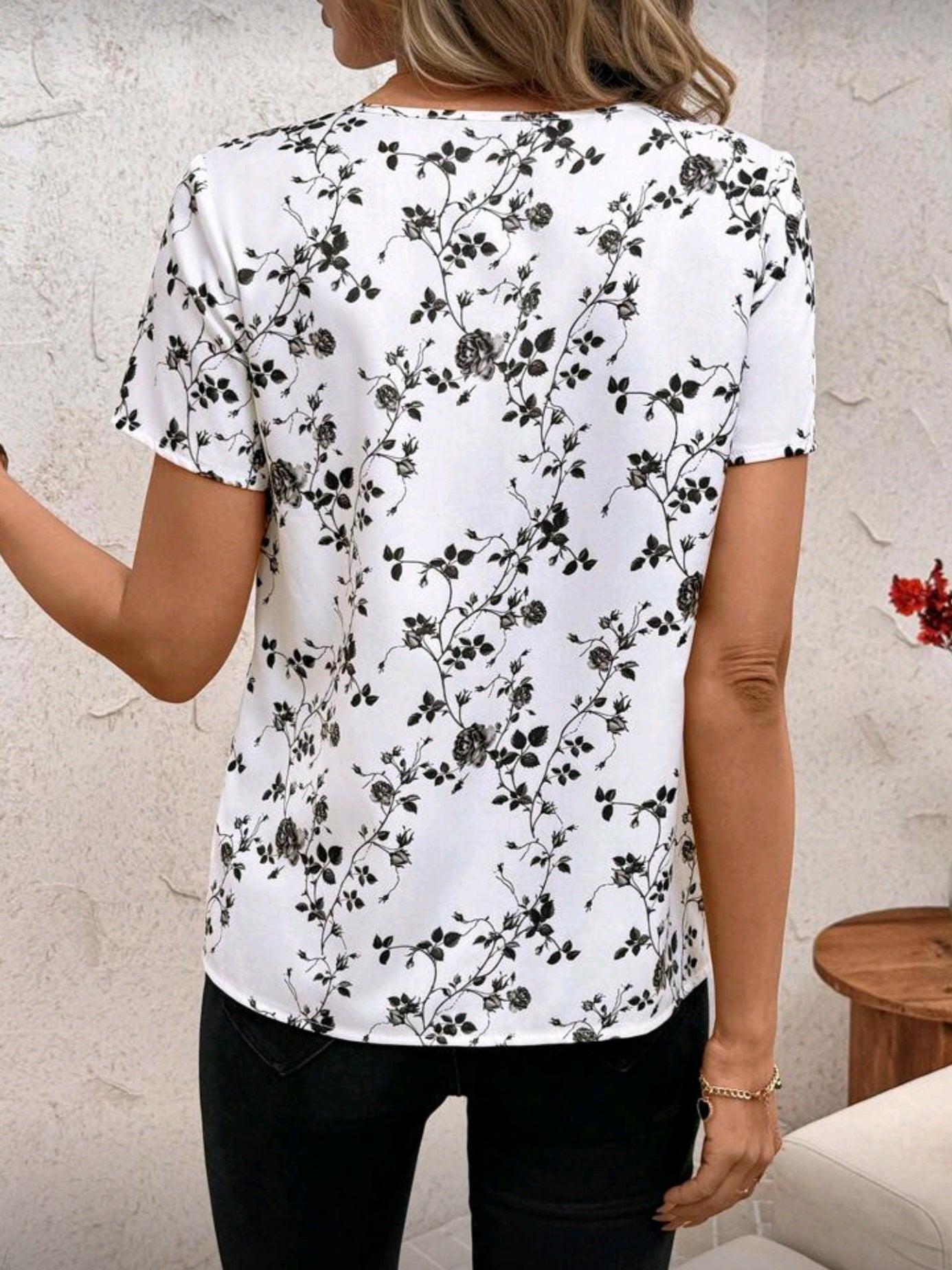 9043 / 0972 Floral Short Sleeve Blouse