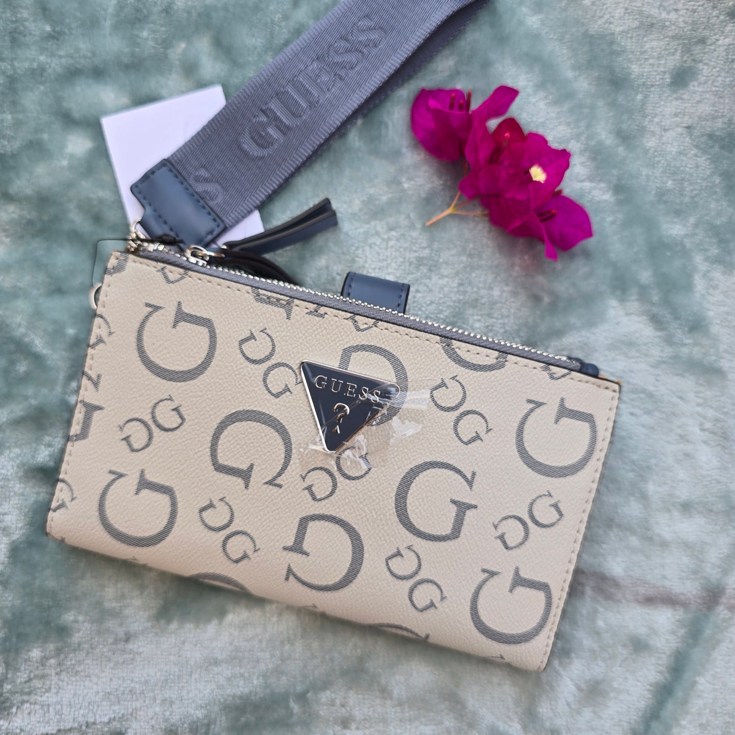 GUESS Phone Wallet Organizer