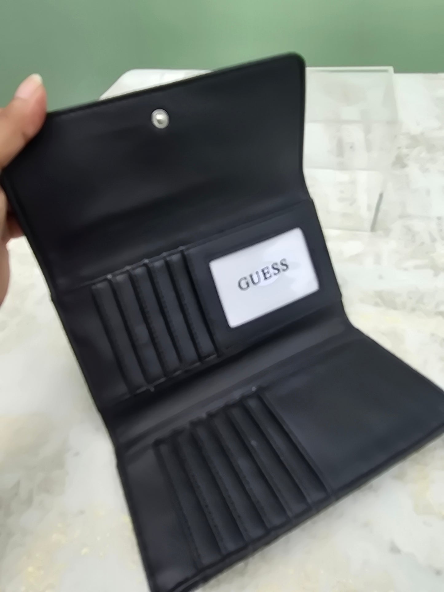 GUESS Wallet