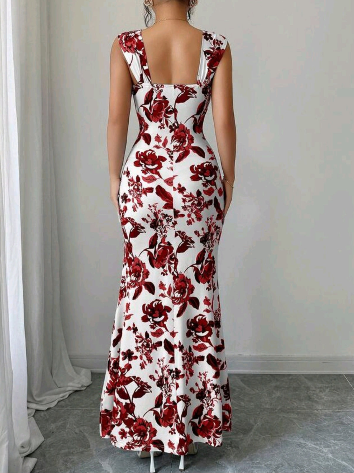 4995 A Sleeveless Long Dress