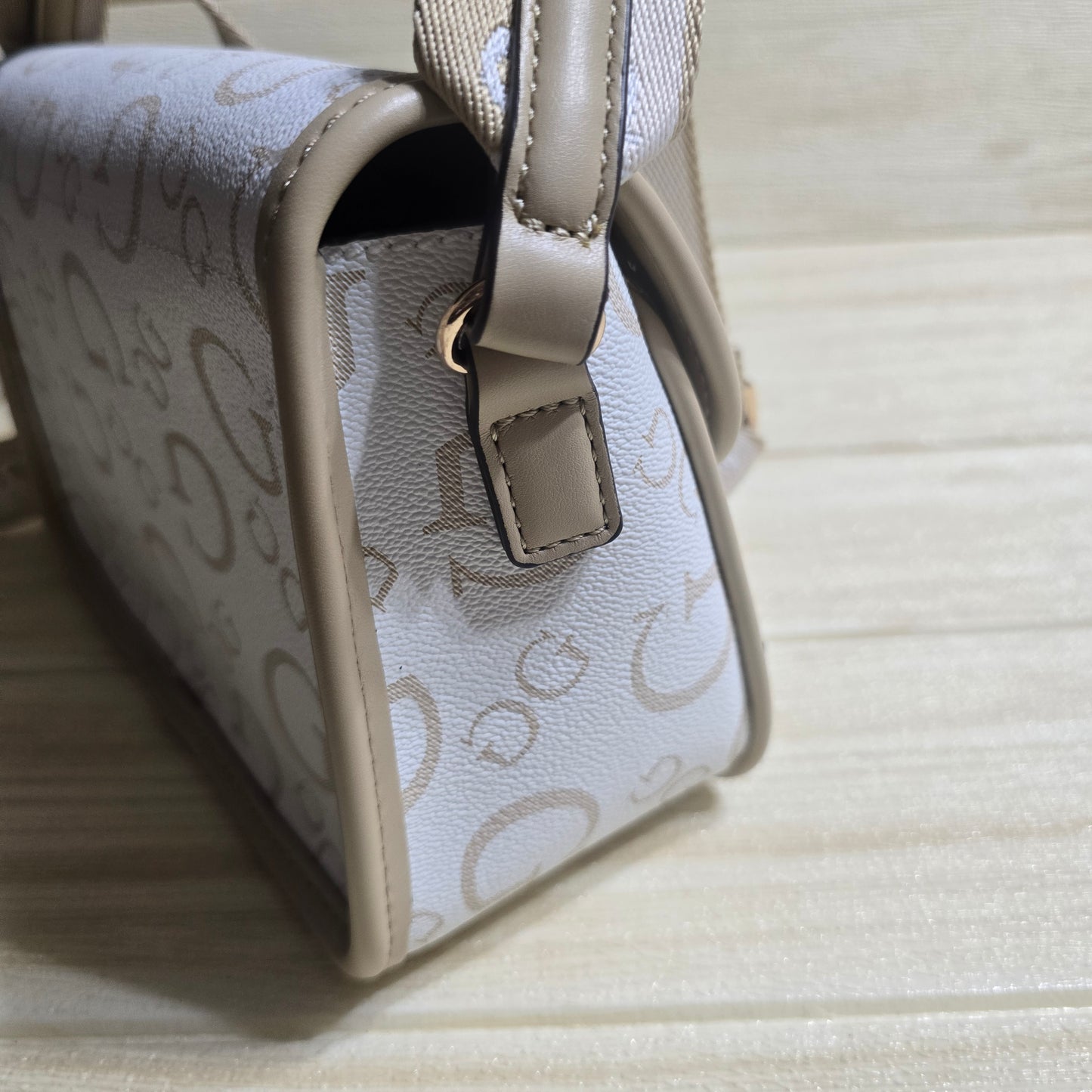 GUESS Crossbody