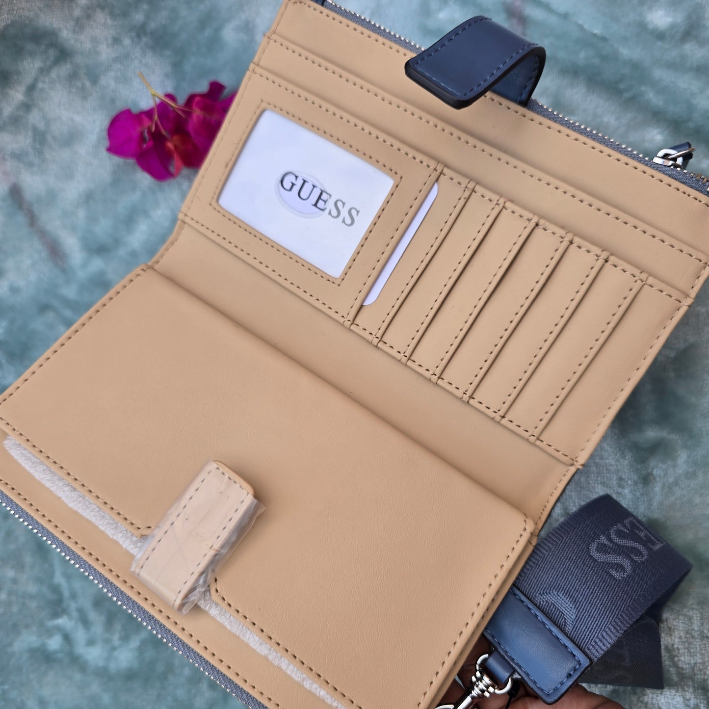 GUESS Phone Wallet Organizer