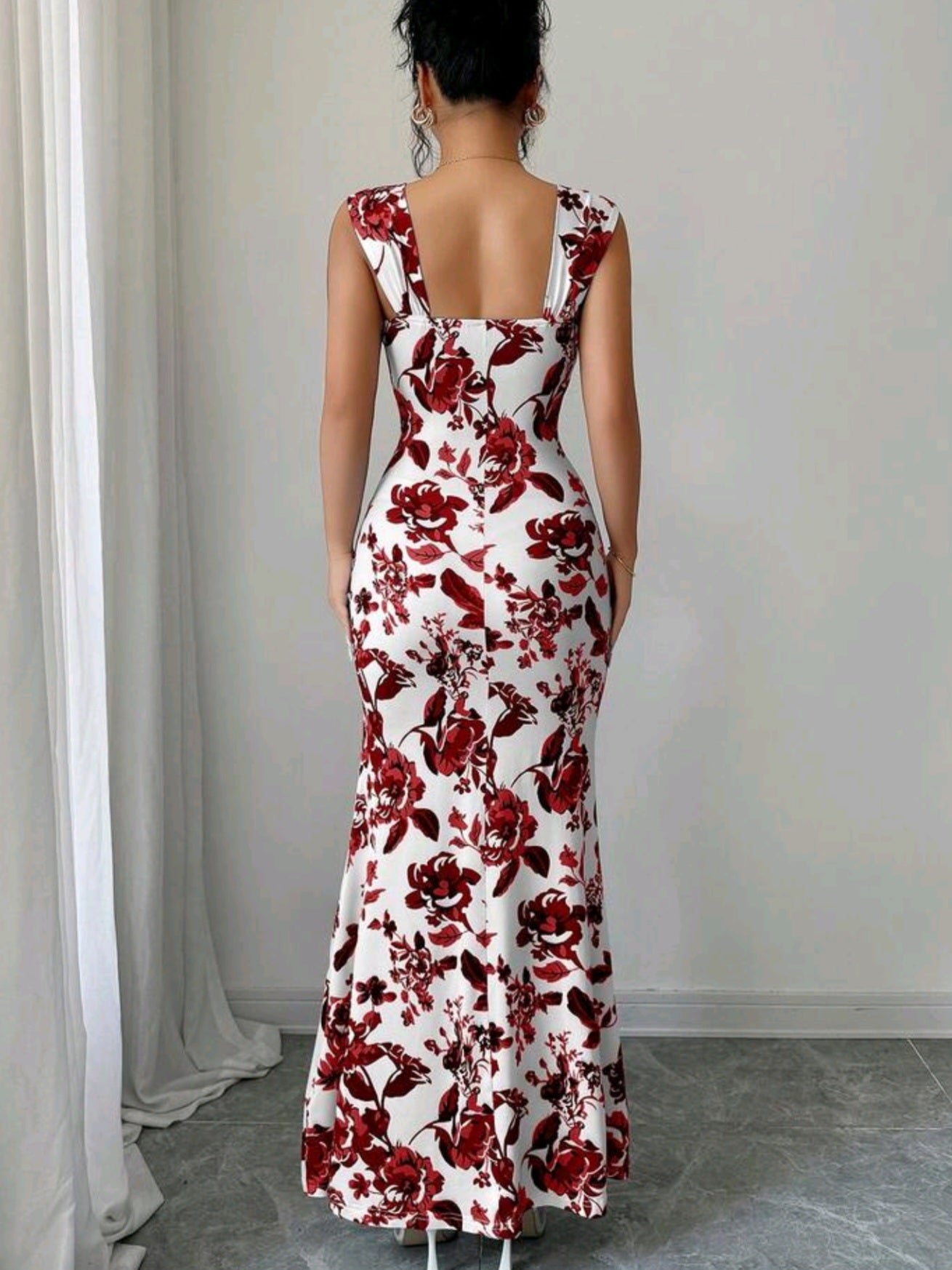 4995 A Sleeveless Long Dress