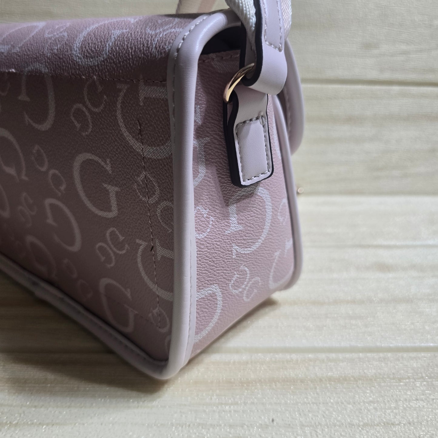 GUESS Crossbody