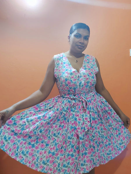 Sleeveless Dress with front tie