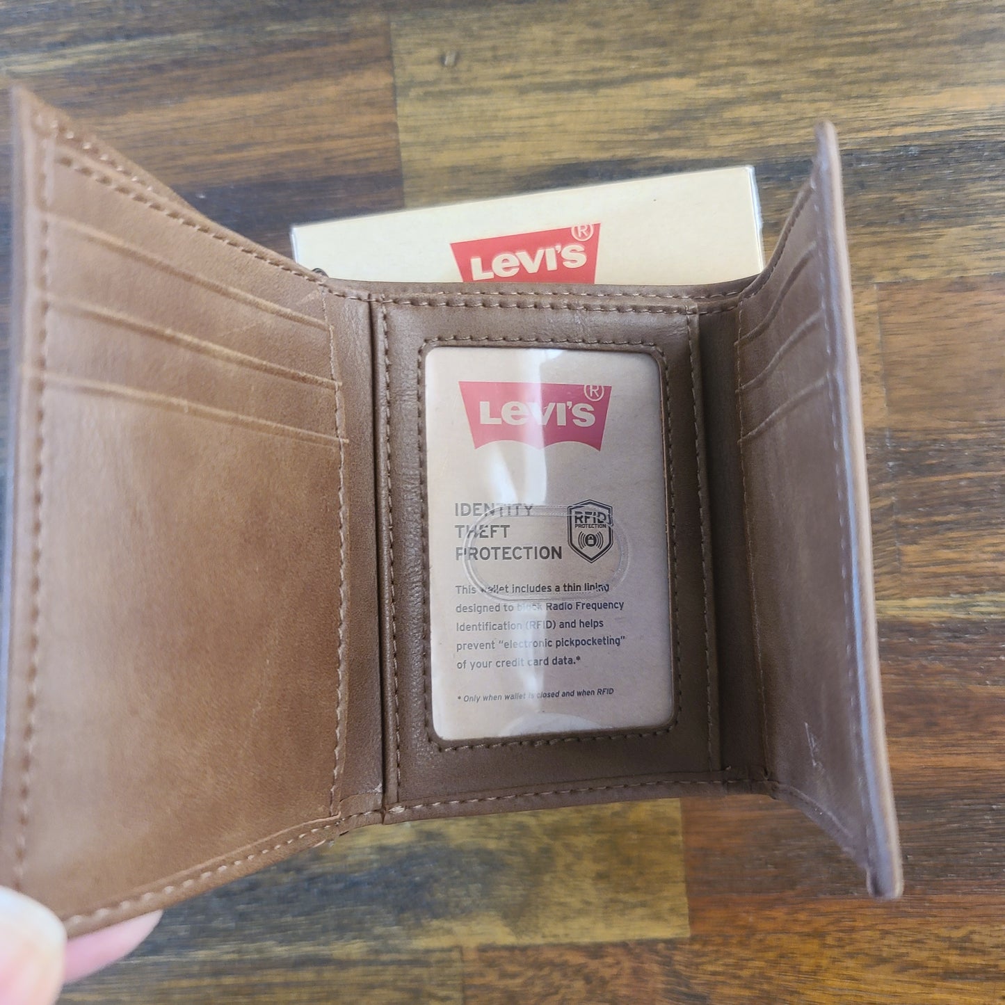 Levi Trifold  Wallet (RFID)