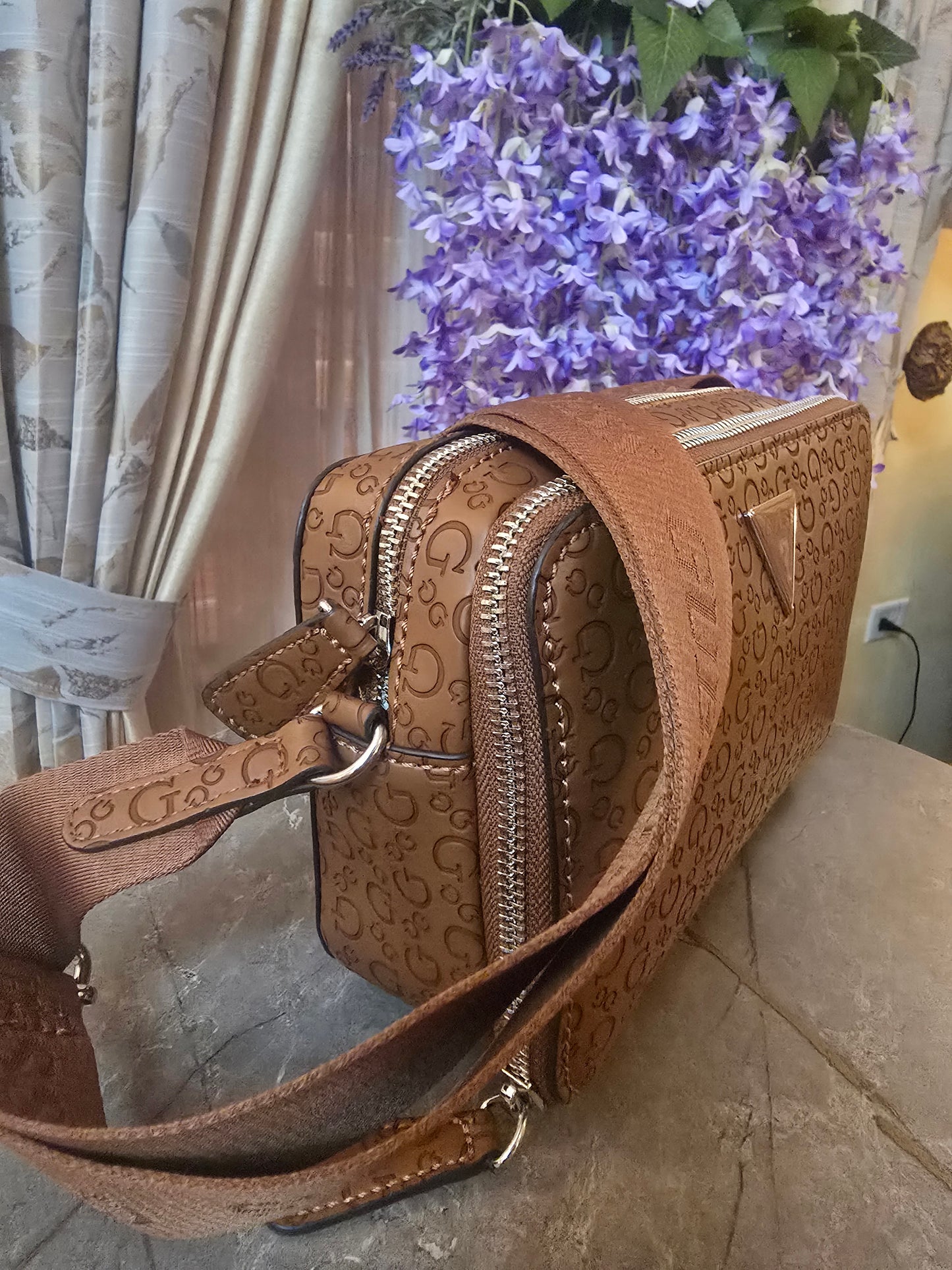 GUESS Crossbody