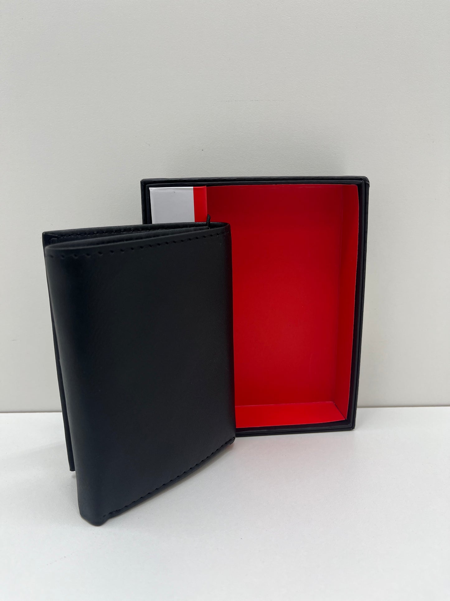GUESS Trifold Wallet (black)