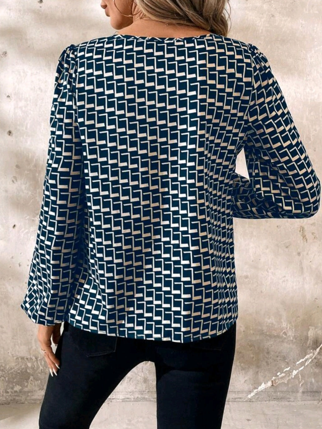 #9612 Black & White Geometric Print Blouse