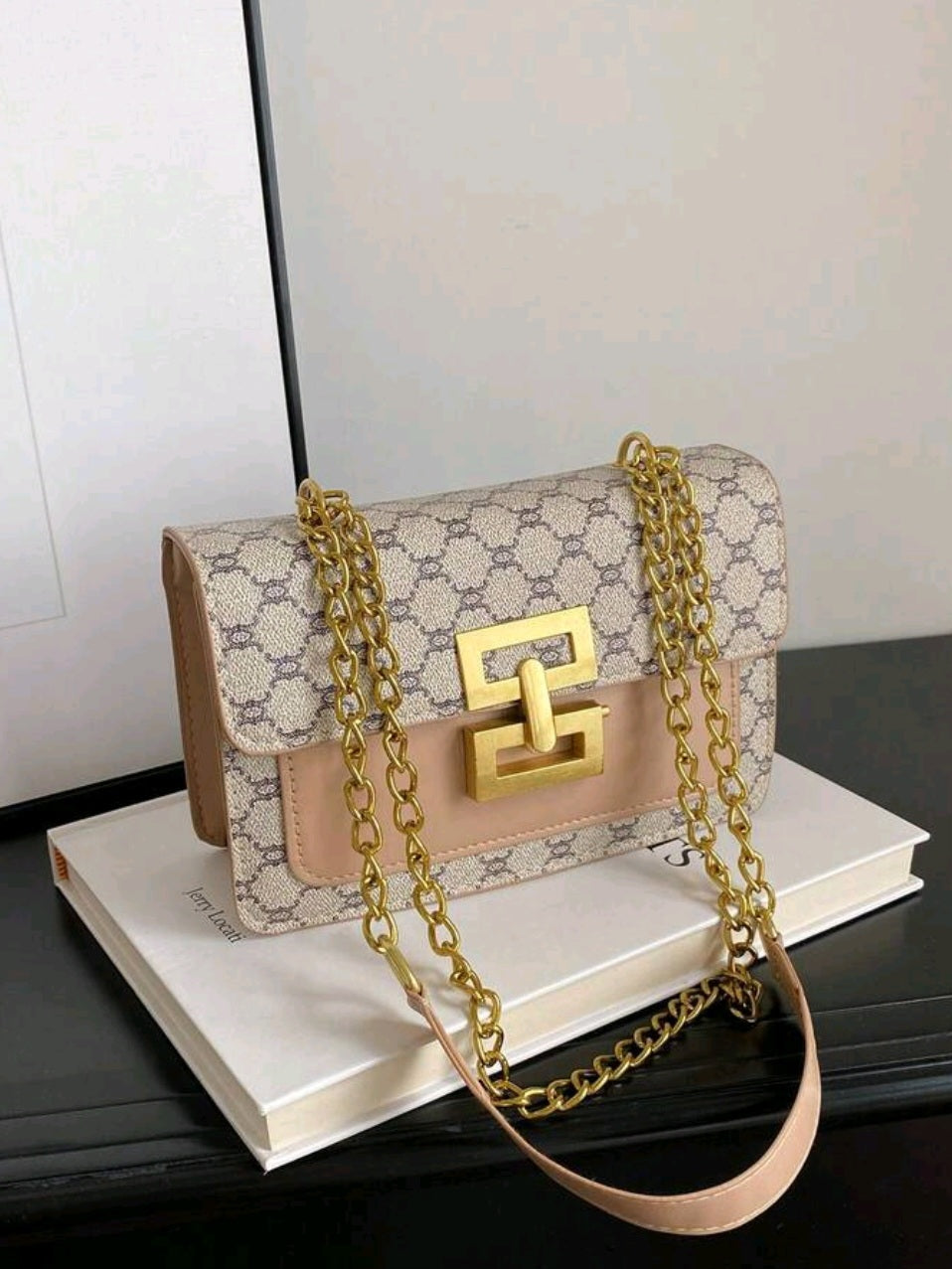 #3298 Shoulder Bag With Chain Strap