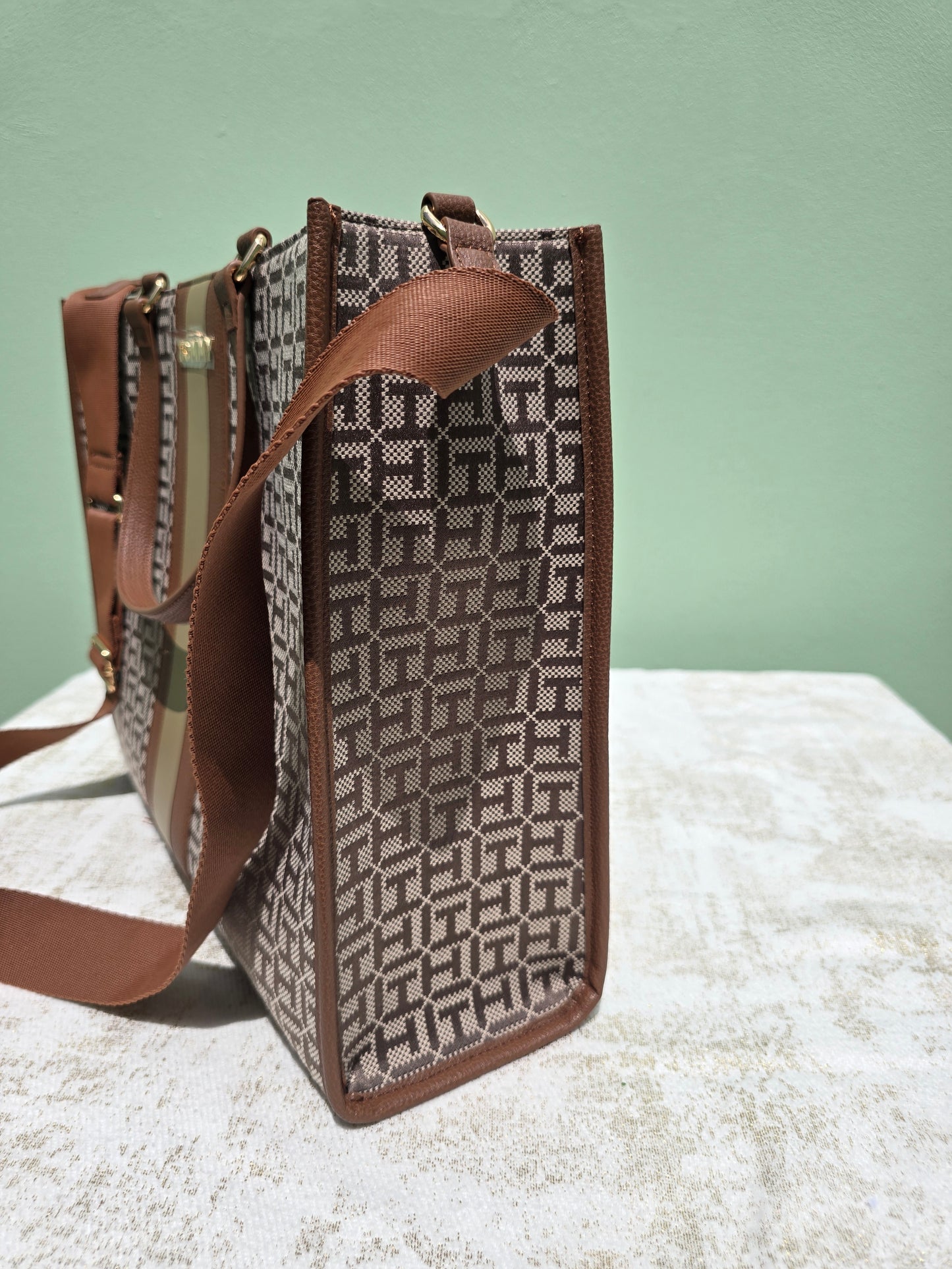 Tommy Hilfiger Tote with top zipper