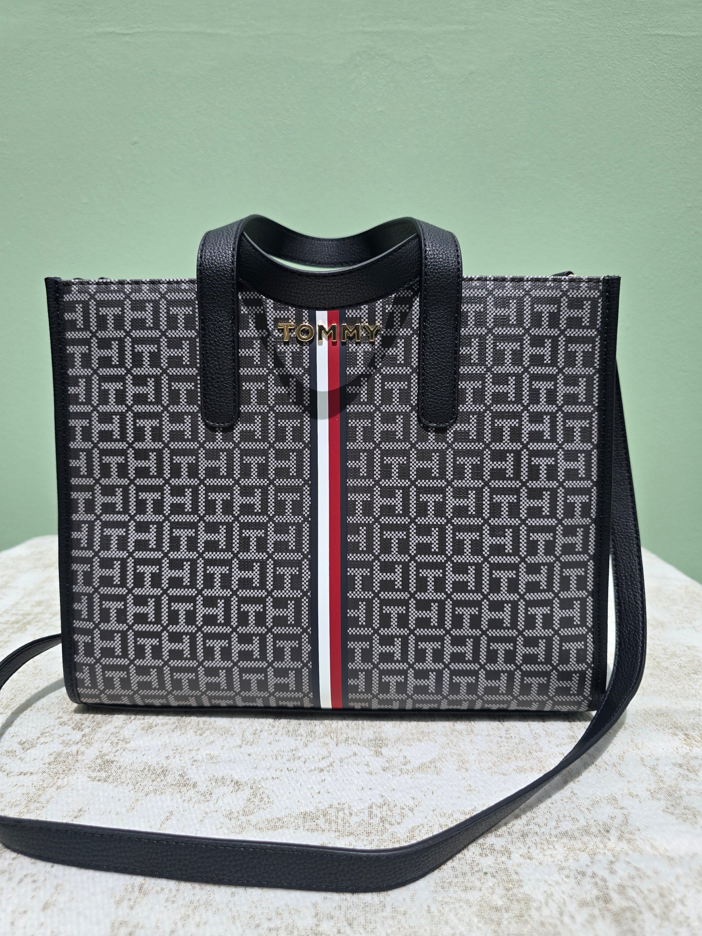 Tommy Hilfiger Tote Smaller Size (black)