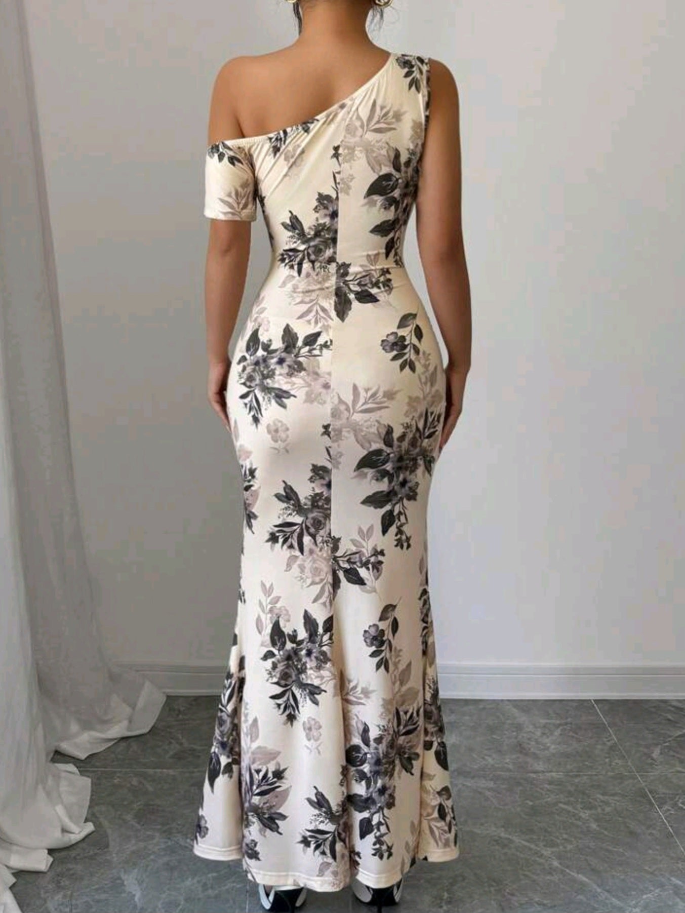 8195 Asymmetric Shoulder Ruched Design Fishtail Hem Dress