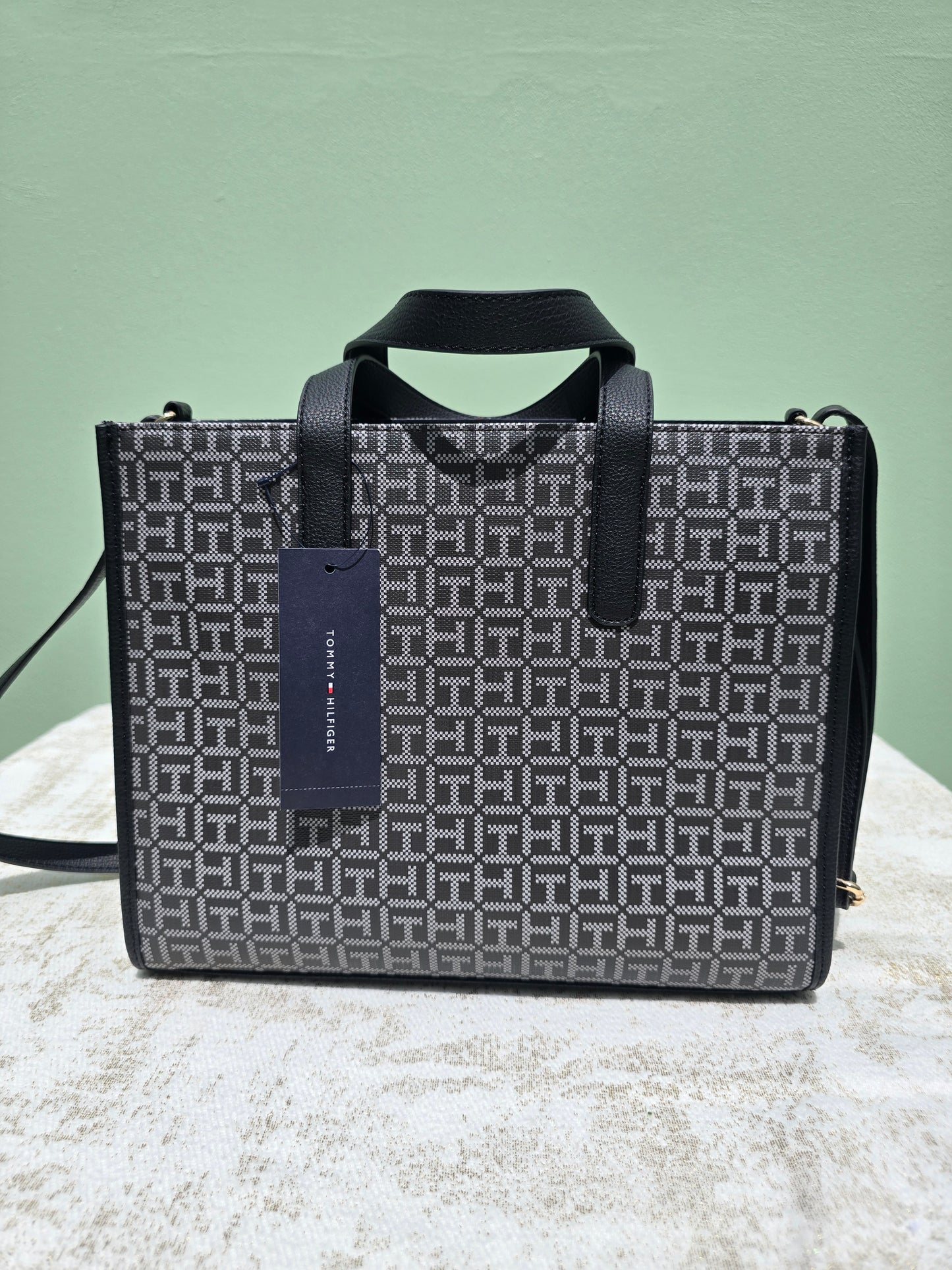 Tommy Hilfiger Tote Smaller Size (black)