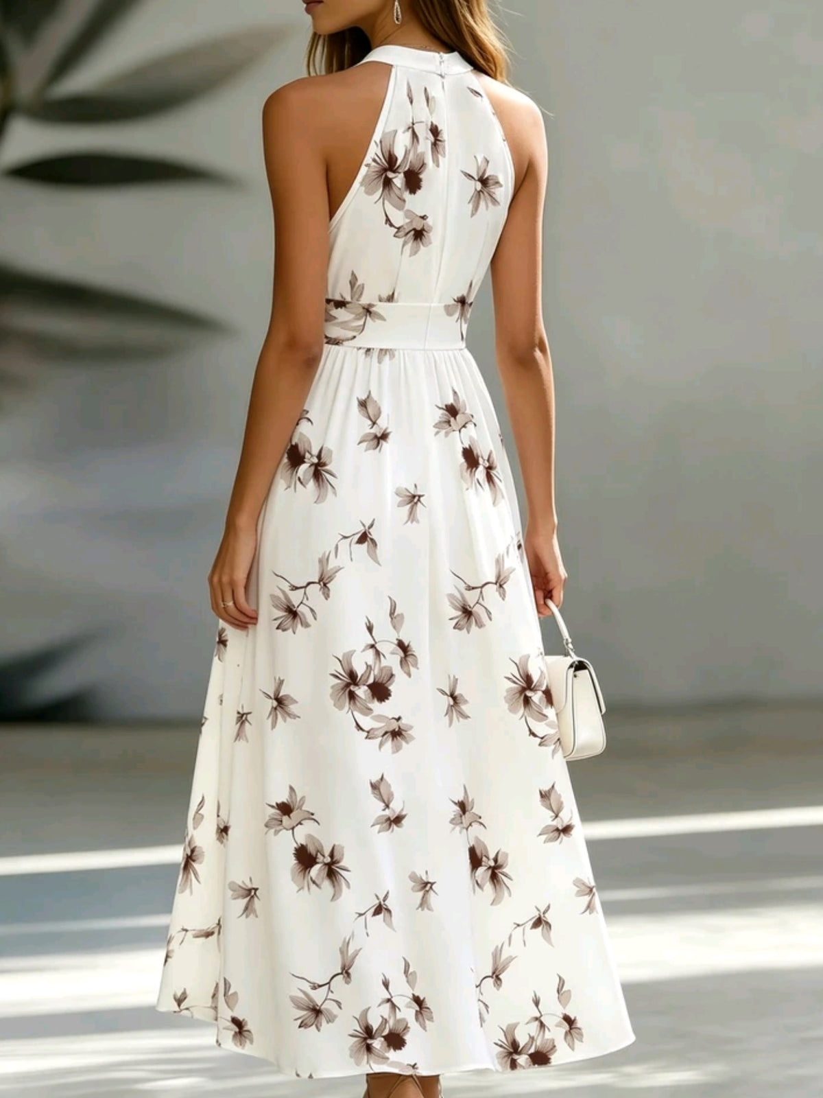 6056 Sleeveless Slim-Fitting Dress