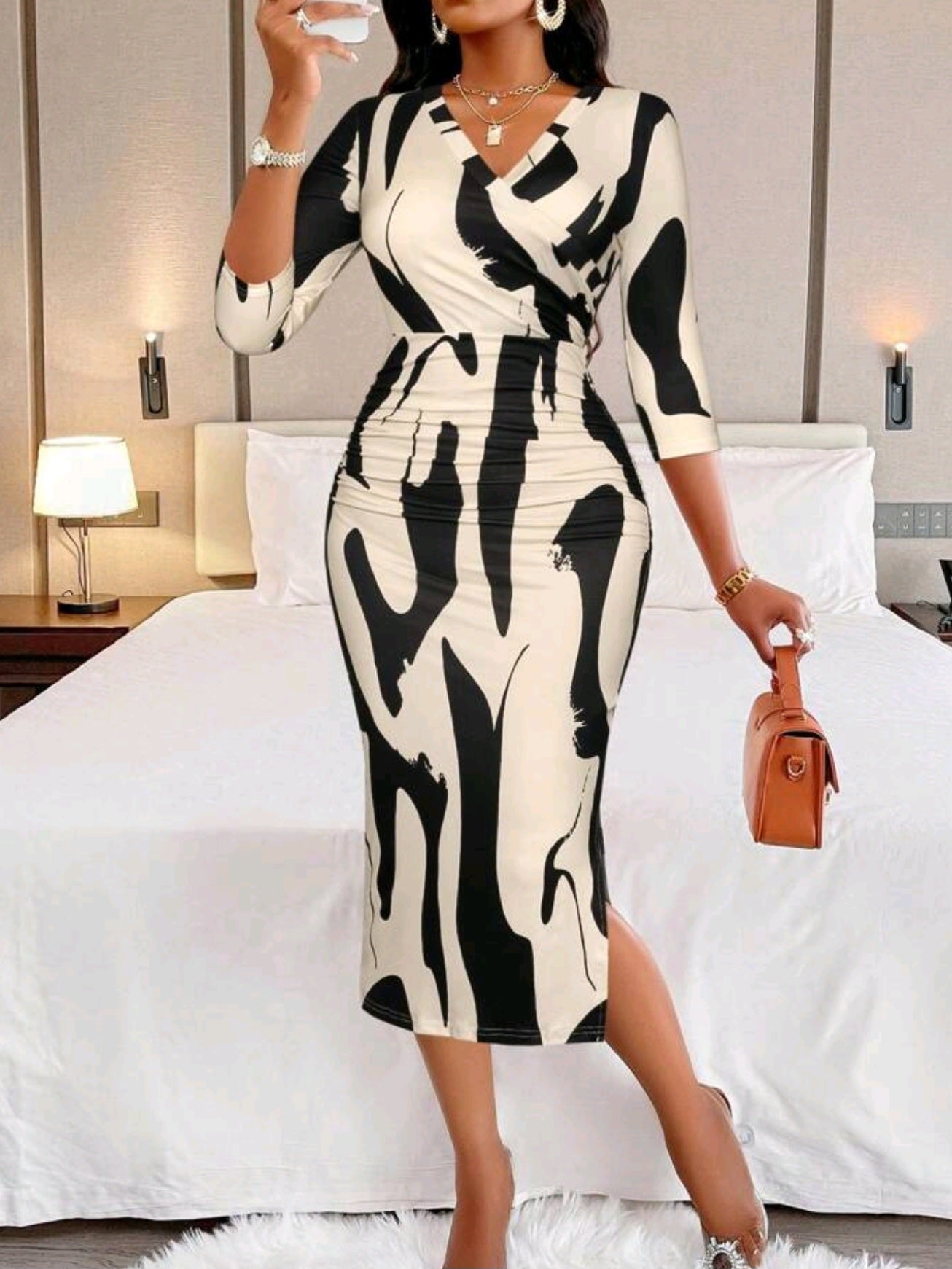 1670 V-Neck Ruched Bodycon