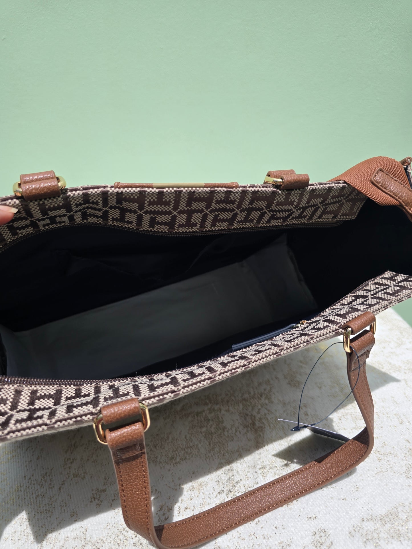 Tommy Hilfiger Tote with top zipper